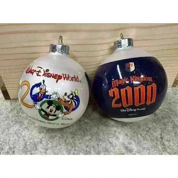 Set of 3 Disney Theme Christmas Ornaments Disneyland Vintage Year 2000 Round - Picture 2 of 3